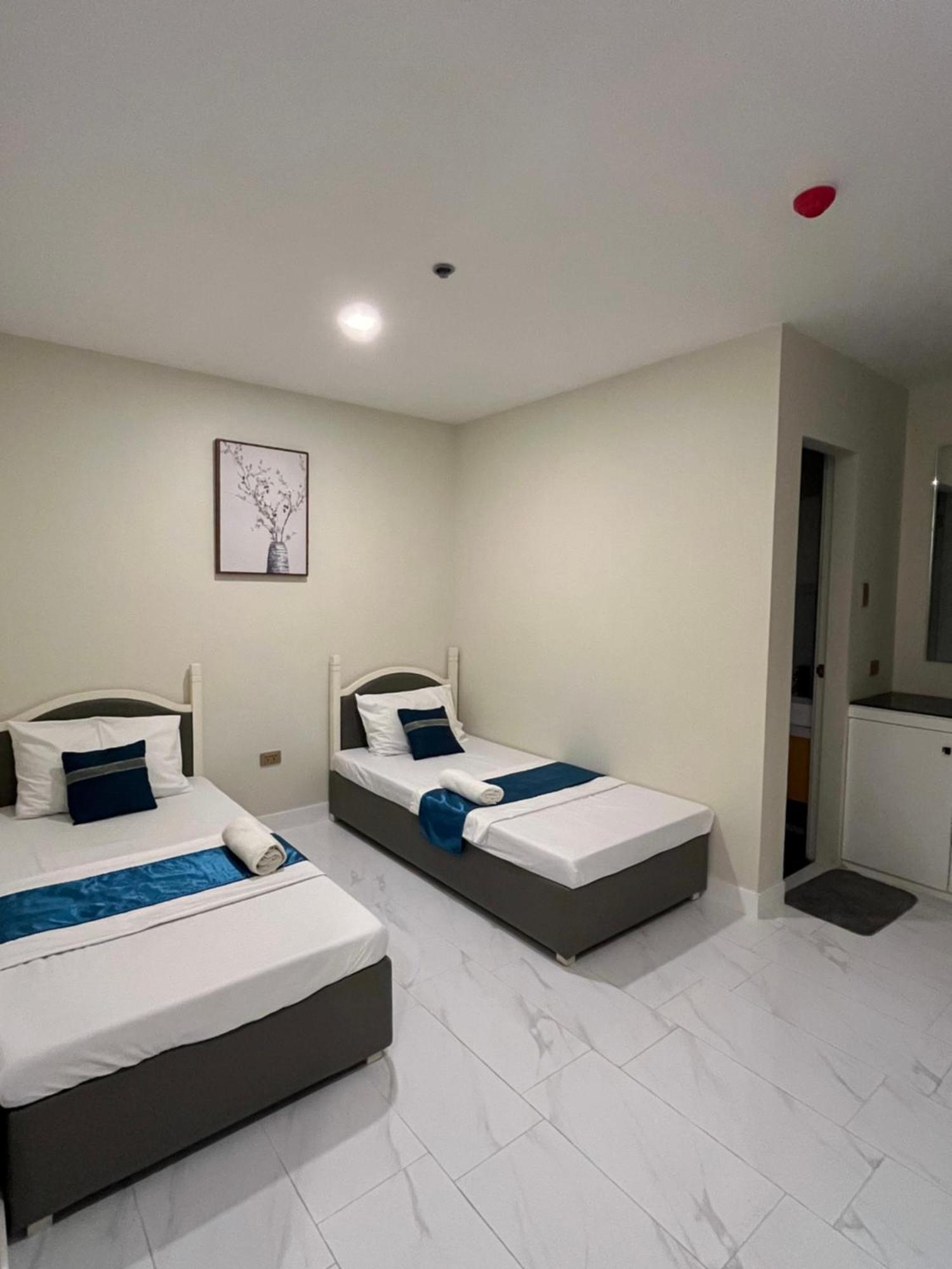 717 Residences Iloilo City Eksteriør billede
